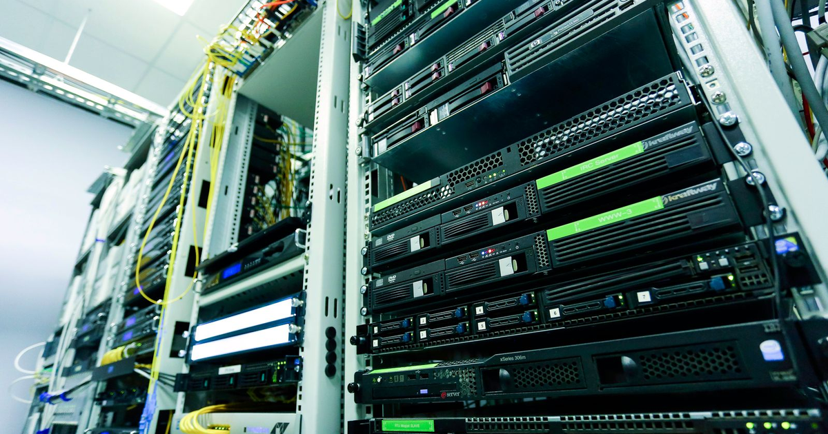 old on-premises servers before a cloud migration checklist review