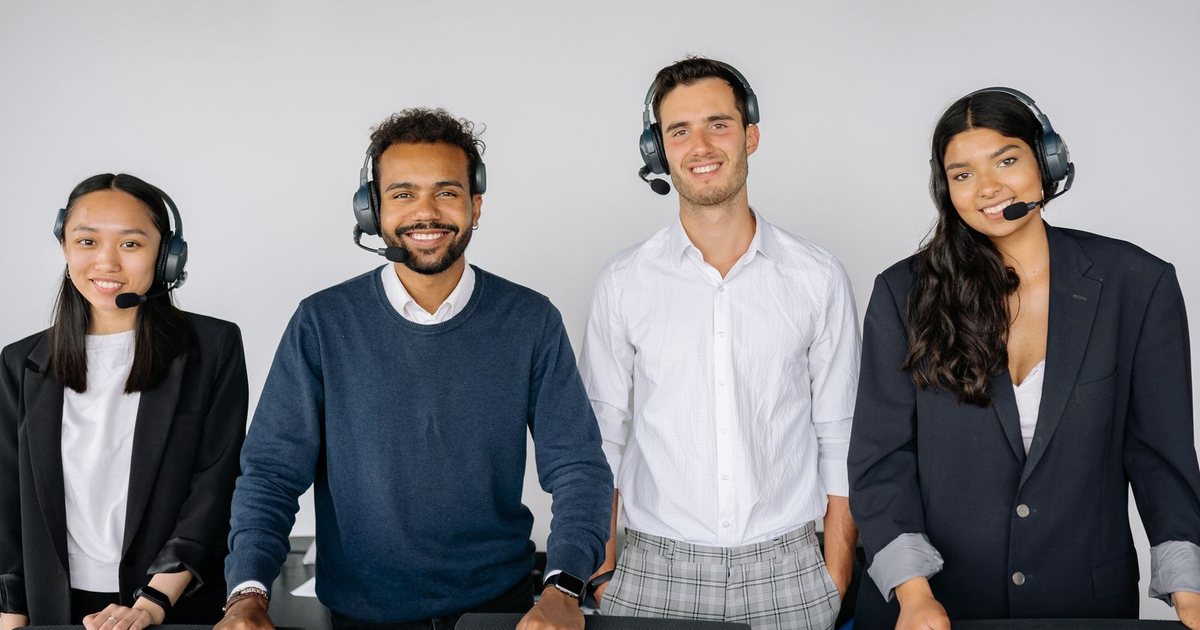 customer service team that works alongside AI agents for business