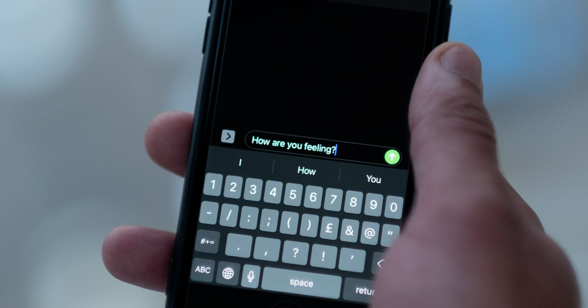 customer typing a question to a support chat on a smartphone