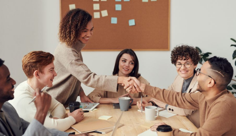 Cómo elegir una empresa de desarrollo de software: 12 preguntas antes de firmar