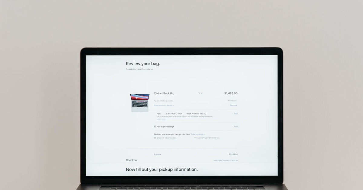 portátil con un formulario de pago online: el pedido de prueba que hay que hacer tras la actualización de PHP