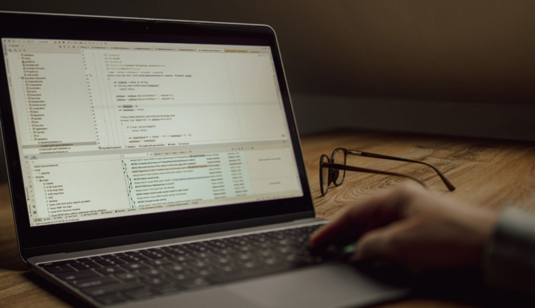 Seguridad IA en el desarrollo: reglas para su equipo y sus proveedores tras el ataque con un archivo AGENTS.md