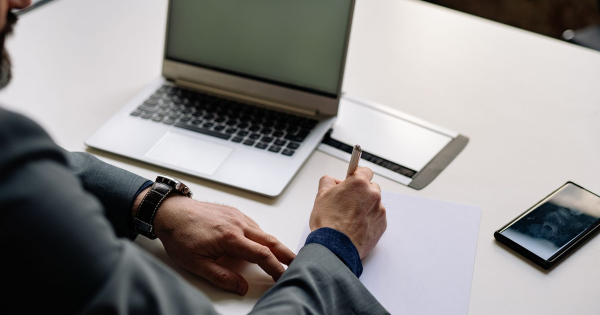 founder planning LinkedIn marketing for B2B